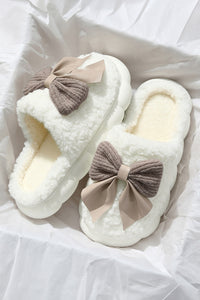 Online Camel Contrast Bowknot Applique Plush Winter Slippers (Bow Colors May Differ by Batch)