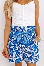 Load image into Gallery viewer, Green Floral Print Pocketed Front Knot High Waist Casual Shorts
