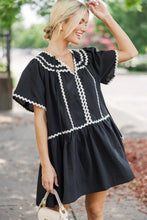 Load image into Gallery viewer, Online Black Contrast Ricrac Trim Short Sleeve V Neck Loose Mini Dress
