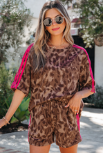 Load image into Gallery viewer, Brown Contrast Striped Accent Leopard

