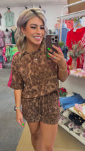 Load image into Gallery viewer, Brown Contrast Striped Accent Leopard
