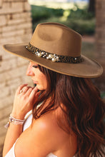 Load image into Gallery viewer, Brown Leopard Belt Pearl Decoration Hat
